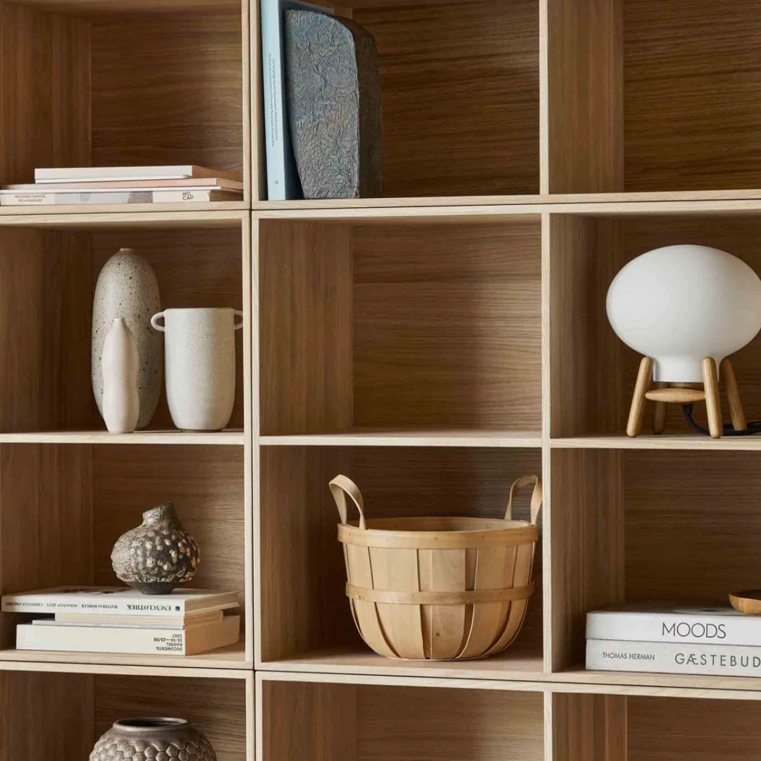 B98 Bookcase